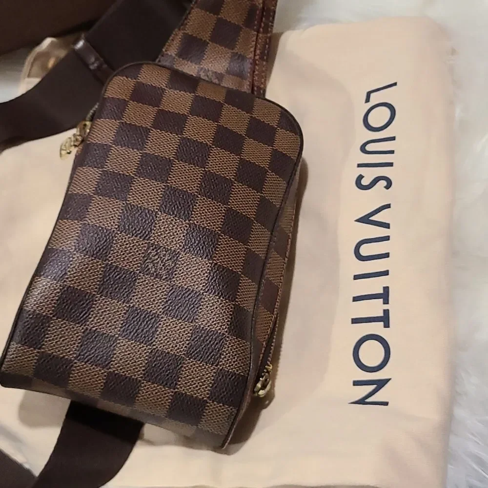 💯 Authentic Louis Vuitton Geronimo Bag🍀